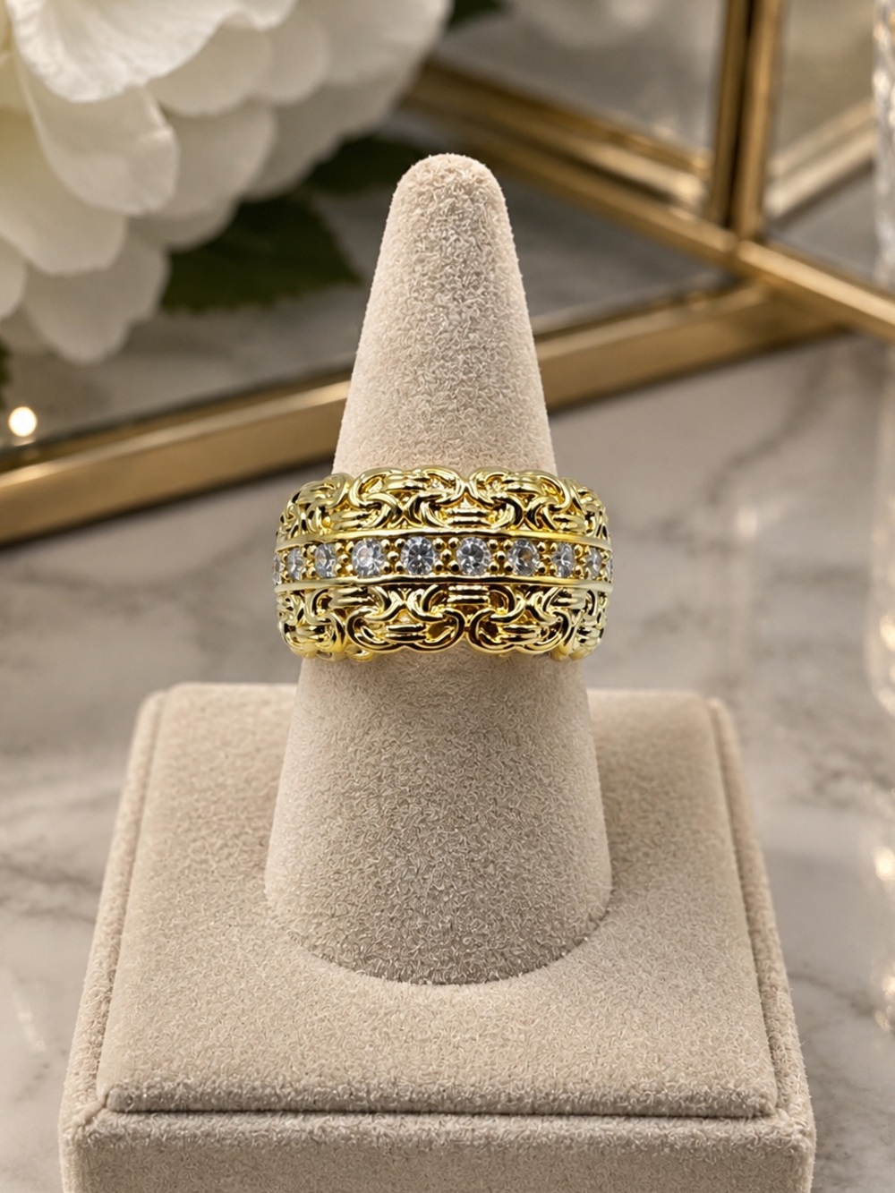 14K Scalloped Filigree Band - Picture 3 of 9